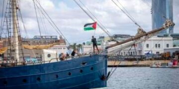 La flotilla Global Sumud zarpa desde Barcelona hacia Gaza, en Barcelona, España, el 31 de agosto de 2025.