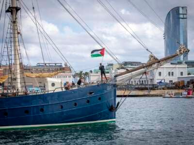 La flotilla Global Sumud zarpa desde Barcelona hacia Gaza, en Barcelona, España, el 31 de agosto de 2025.