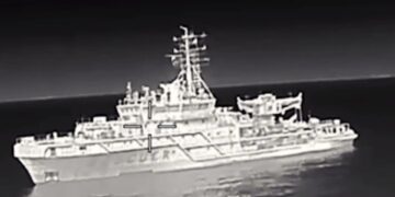 Imagen de visión nocturna de un barco en el Mar Negro.