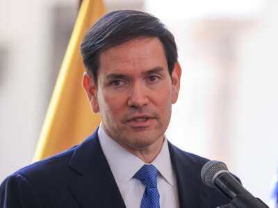 El secretario Marco Rubio habla durante una conferencia de prensa el 4 de septiembre de 2025 en Quito, Ecuador.