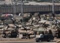 Los tanques israelíes se desplegaron a lo largo de la frontera de Israel-Gaza.
