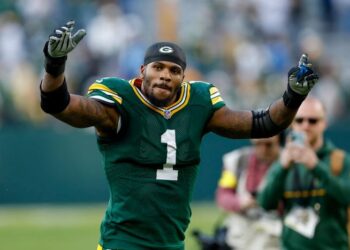 Jerry Jones revela detalles de la oferta comercial de Eagles para Micah Parsons