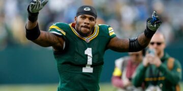 Jerry Jones revela detalles de la oferta comercial de Eagles para Micah Parsons