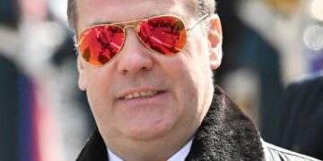 Dmitry Medvedev en un desfile militar en la Plaza Roja, Moscú.