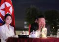Kim Jong Un y su hija en una ceremonia.