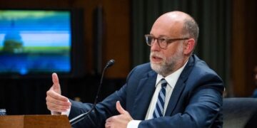 La Casa Blanca dirige a las agencias que planifiquen despidos si el gobierno se cierra