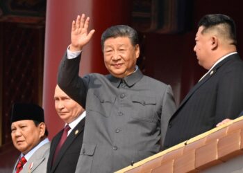 Xi Jinping hablando en un podio.