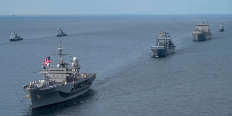 EE. UU. Y la OTAN envían vapor en formación a través del Mar Báltico.