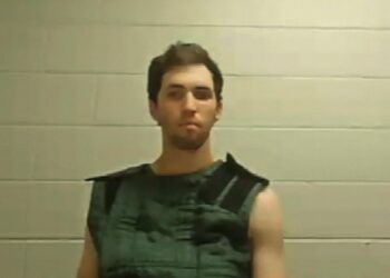 La aparición en la cancha de Tyler Robinson presenta un vestido de seguridad contra la ligadura