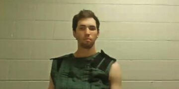 La aparición en la cancha de Tyler Robinson presenta un vestido de seguridad contra la ligadura