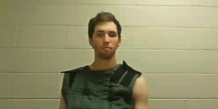 La aparición en la cancha de Tyler Robinson presenta un vestido de seguridad contra la ligadura