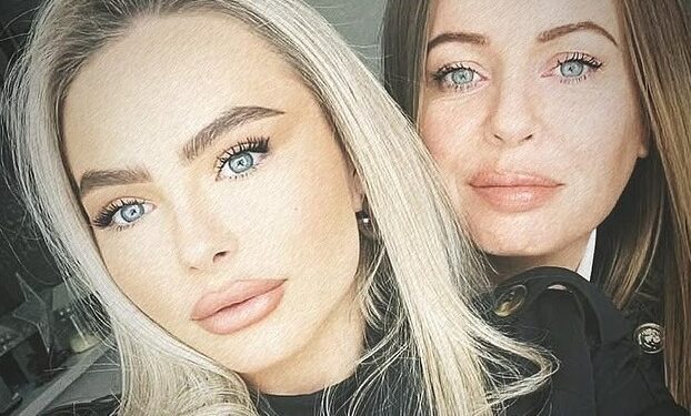 Foto de Mia O'Brien y su madre.