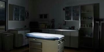 Sala de examen vacía con atención