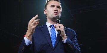 Las controvertidas afirmaciones de Charlie Kirk sobre el impacto del dinero judío
