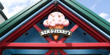 El logotipo de Ben & Jerry se ve en una fábrica en Waterbury, Vermont, el 19 de junio de 2023.