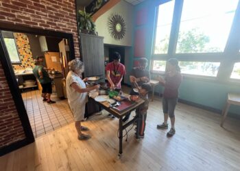 Las herramientas digitales están alimentando el aumento de las nuevas economías de solidaridad de "intercambio de tiempo"