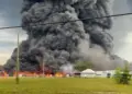 Durante días, una explosión industrial llevó a un fuego ardiendo en Roseland, Louisiana, una ciudad predominantemente negra a unas 60 millas al noreste de Baton Rouge. La causa de la explosión está bajo investigación.