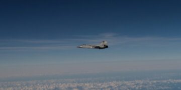 Una foto fija publicada por las fuerzas armadas suecas que, según dice, muestra un avión de combate ruso MIG-31 que participó en la violación del espacio aéreo estonio. El ejército de Suecia dice que la imagen fue tomada sobre el Mar Báltico después de que el avión ruso dejó el espacio aéreo de Estonia, todavía una foto lanzada el 19 de septiembre de 2025. Esta imagen ha sido suministrada por un tercero. Crédito obligatorio. Sin reventas. No Archives Reuters también pudo confirmar los aviones vistos en las imágenes como aviones de combate MIG-31 rusos del diseño que coincidía con las imágenes de archivos. Reuters no pudo verificar independientemente la ubicación o la fecha en que se tomaron las fotos.