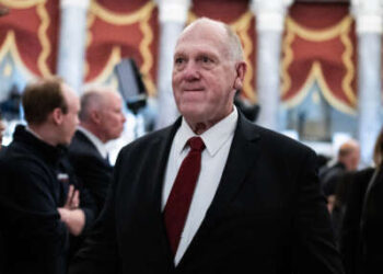 Tom Homan, el zar fronterizo estadounidense, se ve ante el discurso del presidente Donald Trump a una sesión conjunta del Congreso en el Capitolio de los Estados Unidos el 4 de marzo de 2025.
