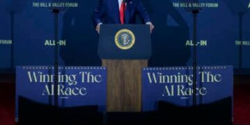El presidente Donald Trump habla durante el "Ganar la carrera de IA" Summit organizada por All -En Podcast and Hill & Valley Forum en el Auditorio Andrew W. Mellon el 23 de julio de 2025 en Washington, DC