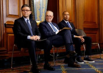 Los líderes republicanos y demócratas excavan en el enfrentamiento del cierre antes de reunirse con Trump