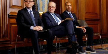 Los líderes republicanos y demócratas excavan en el enfrentamiento del cierre antes de reunirse con Trump