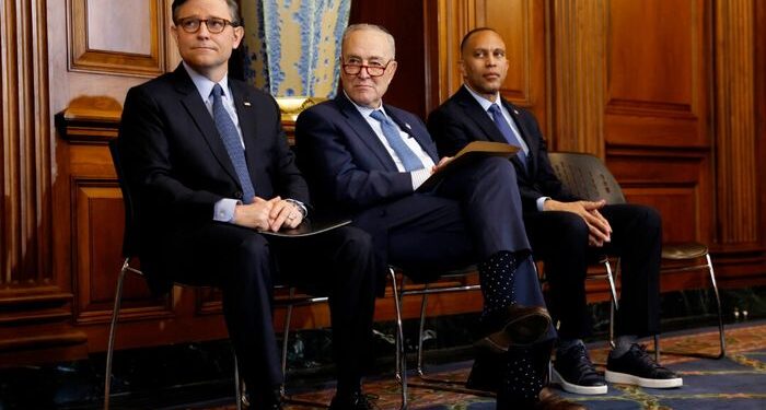 Los líderes republicanos y demócratas excavan en el enfrentamiento del cierre antes de reunirse con Trump