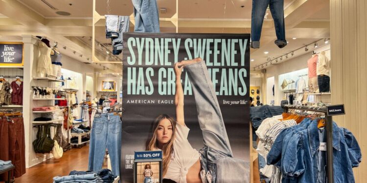 Una tienda American Eagle Outfitters en Cambridgeside Shopping Mall en Cambridge, Massachusetts, el 12 de agosto de 2025. (LISE LIU/The Epoch Times)