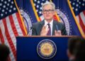 El presidente de la Reserva Federal, Jerome Powell, responde preguntas de los periodistas después de las reuniones regulares del Comité Federal de Mercado Abierto en la Reserva Federal en Washington el 30 de julio de 2025. (Chip Somodevilla/Getty Images)