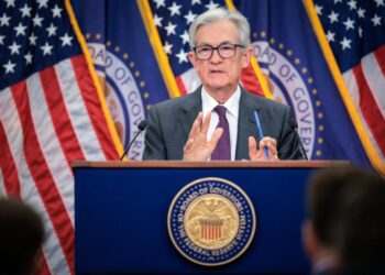 El presidente de la Reserva Federal, Jerome Powell, responde preguntas de los periodistas después de las reuniones regulares del Comité Federal de Mercado Abierto en la Reserva Federal en Washington el 30 de julio de 2025. (Chip Somodevilla/Getty Images)