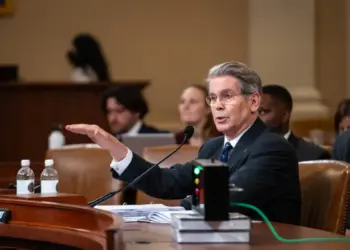 El Secretario del Tesoro, Scott Bessent, testifica ante el Comité de Medios y Medios de la Cámara en Capitol Hill en Washington el 11 de junio de 2025. (Madalina Vasiliu/The Epoch Times)