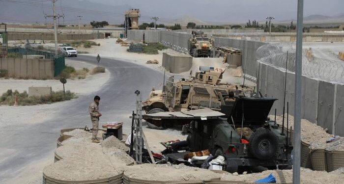 Los talibanes rechaza el llamado de Trump para devolver la base aérea afgana al control de los Estados Unidos