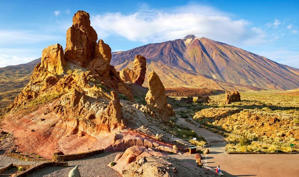 Mount Teide y Los Roques de García en el Parque Nacional de Teide, Islas Canarias.