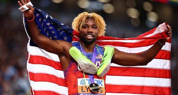 Lyles aumenta tarde para ganar el cuarto oro sucesivo de 200m