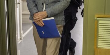 Christian Brueckner, el principal sospechoso de Madeleine McCann, entrando en una sala del tribunal.