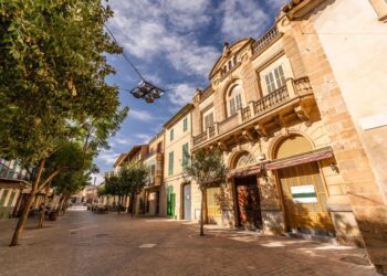Escena callejera en Porreres, España.