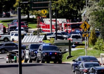 Manhunt continúa a medida que surgen más detalles en el asesinato de Kirk