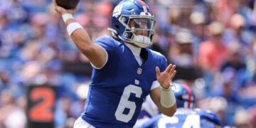 Manos del entrenador en jefe de los Gigantes que comienzan el trabajo de QB al novato Jaxson Dart