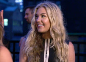 Erika Kirk sonriendo.