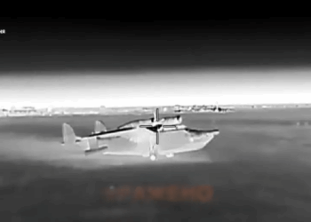 Imágenes térmicas de un recipiente naval no tripulado con pasas de mira.