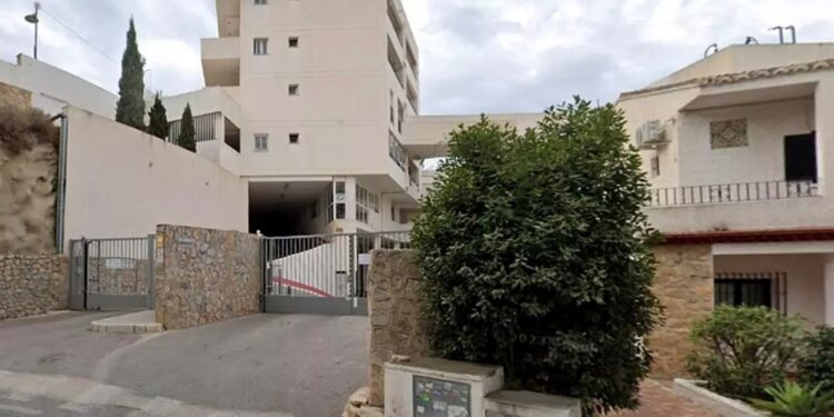 Escena del crimen, edificio de apartamentos en Rincón de Loix Benidorm.