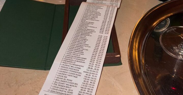 La costosa factura de restaurante por un total de € 63237.90.