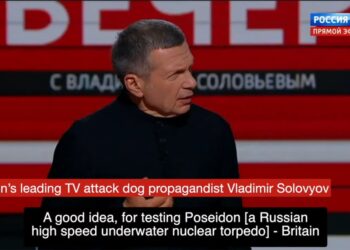 Ilustración del torpedo Poseidón, un vehículo submarino autónomo de energía nuclear, que se lanza desde un submarino.