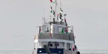 Un barco, conocido como el "Familia," Parte de la Flotilla Global Sumud, está anclada en la costa de la aldea de Sidi Bou, dijo el 9 de septiembre de 2025.