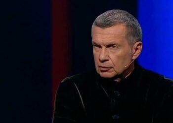 Vladimir Solovyov, un presentador de televisión ruso, en un programa de entrevistas.