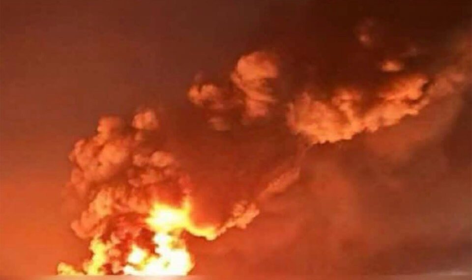 Explosión masiva durante la noche y fuego en Dnipro, Ucrania.