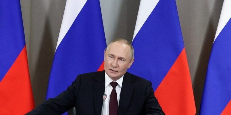 Vladimir Putin en una reunión.