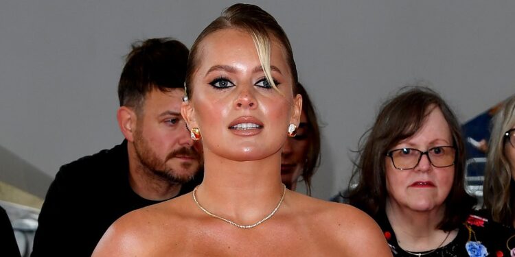 Tasha Ghouri responde la peor lista de NTAS vestida