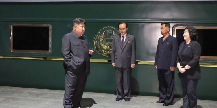 Kim Jong Un partiendo de Pyongyang en tren.
