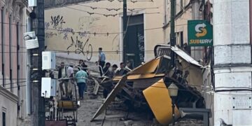 El funicular de Gloria de Lisboa se descarriló, hiriendo al menos a 20 personas.